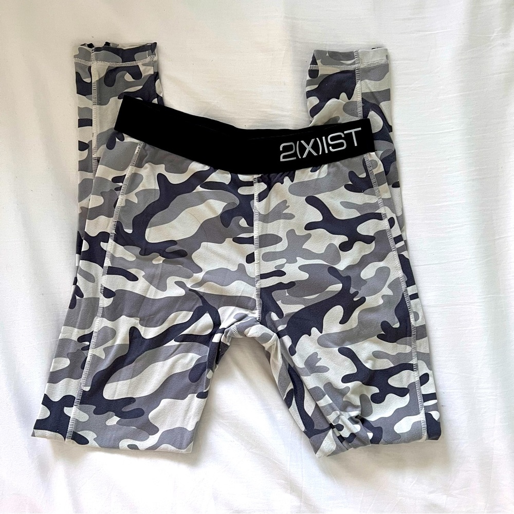 2(X)IST Gray camo workout leggings small